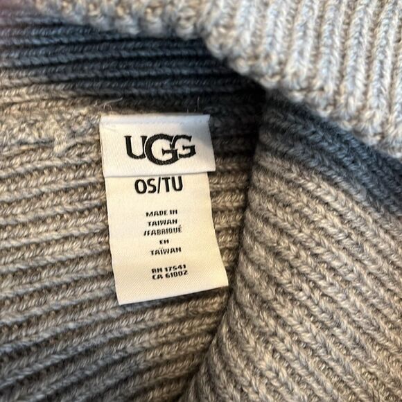 UGG Crown Beanie NWT Light Gray - Picture 3 of 4